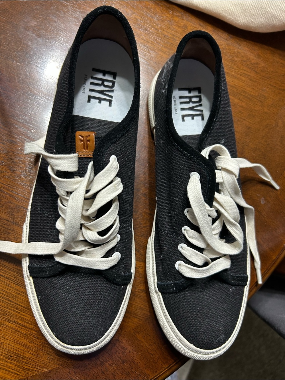 FRYE women’s Canvas Low-Top Sneakers